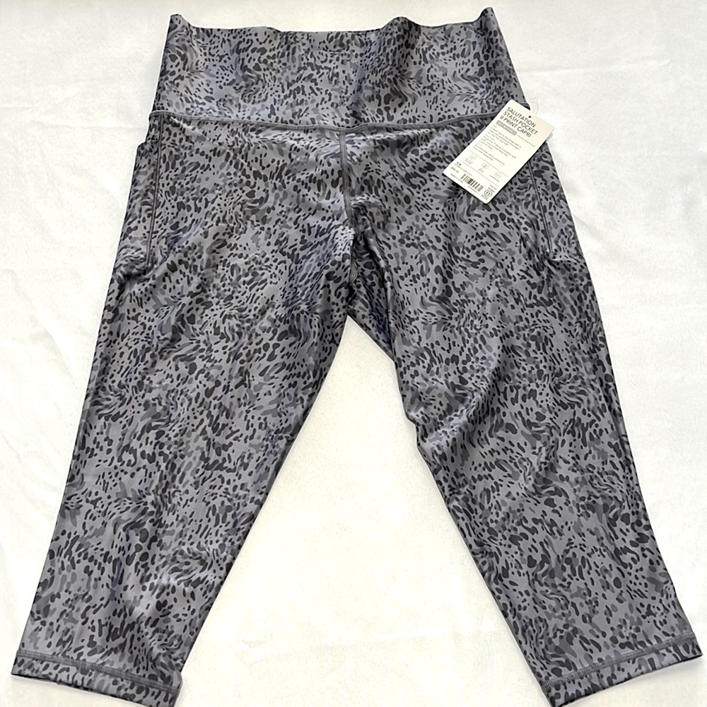 Women’s Athleta Salutation Stash Pocket Capri in Leopard Violet Purple NWT 1x